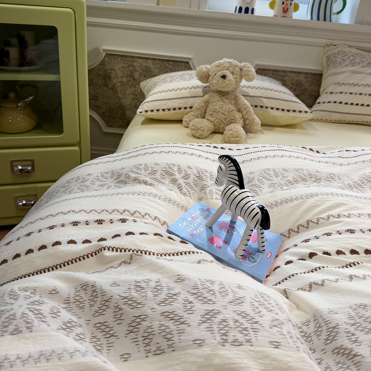 91家纺网 家纺一手货源 找家纺 盼季家纺 2026新款简单款105g泡芙棉印花四件套-费尔岛 费尔岛系列-多米诺