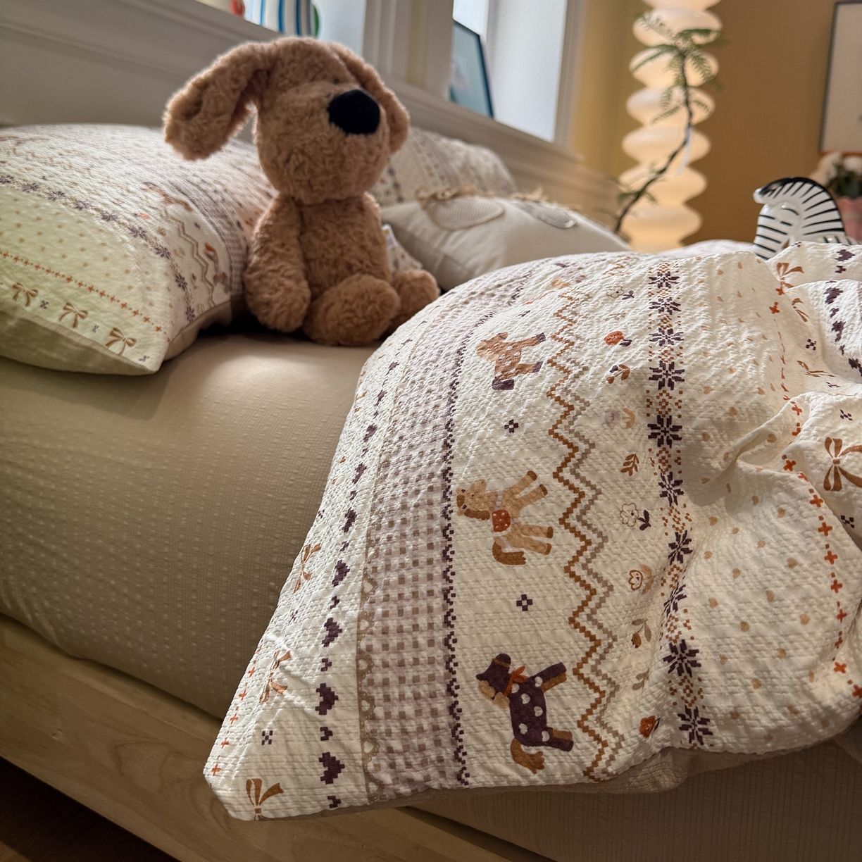 91家纺网 家纺一手货源 找家纺 盼季家纺 2026新款简单款105g泡芙棉印花四件套-费尔岛 费尔岛系列-小马吉