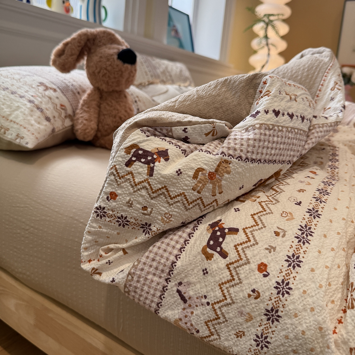 盼季家纺 2026新款简单款105g泡芙棉印花四件套-费尔岛 费尔岛系列-小马吉