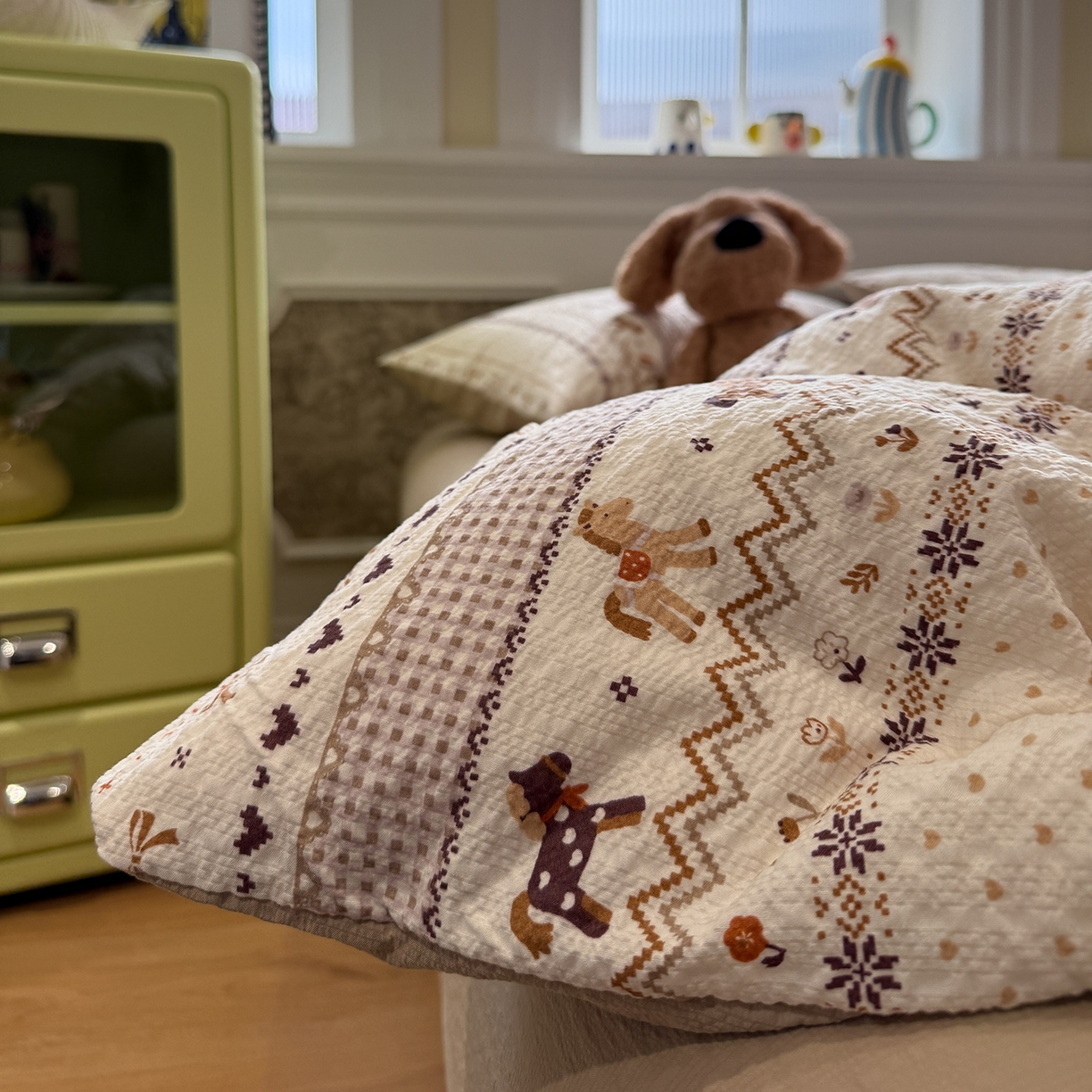 91家纺网 家纺一手货源 找家纺 盼季家纺 2026新款简单款105g泡芙棉印花四件套-费尔岛 费尔岛系列-小马吉