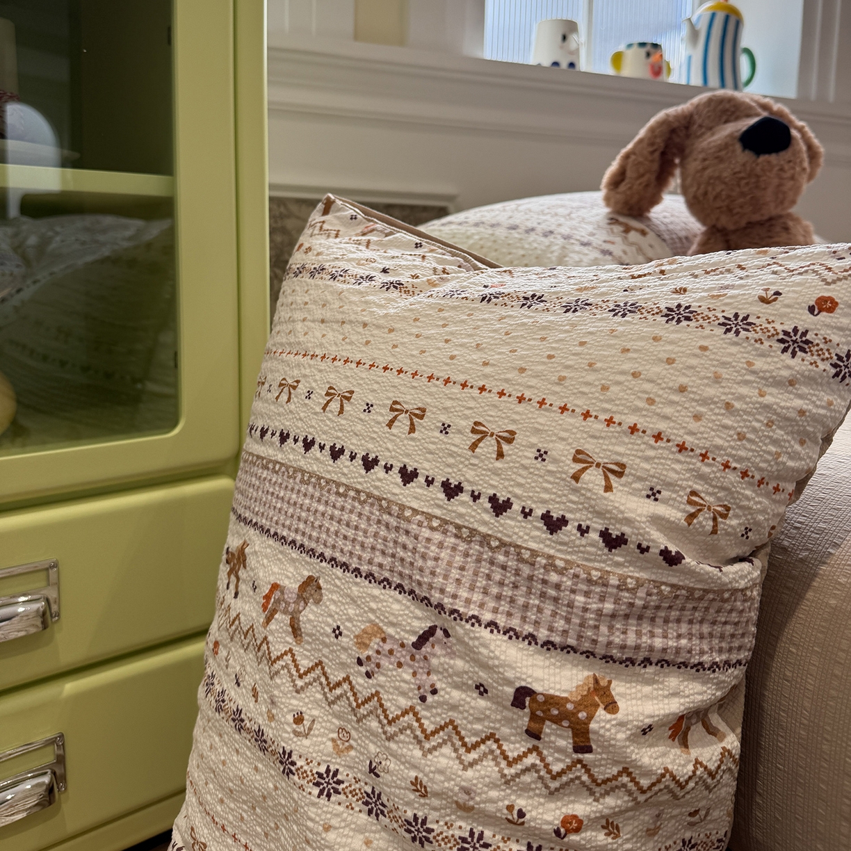 91家纺网 家纺一手货源 找家纺 盼季家纺 2026新款简单款105g泡芙棉印花四件套-费尔岛 费尔岛系列-小马吉