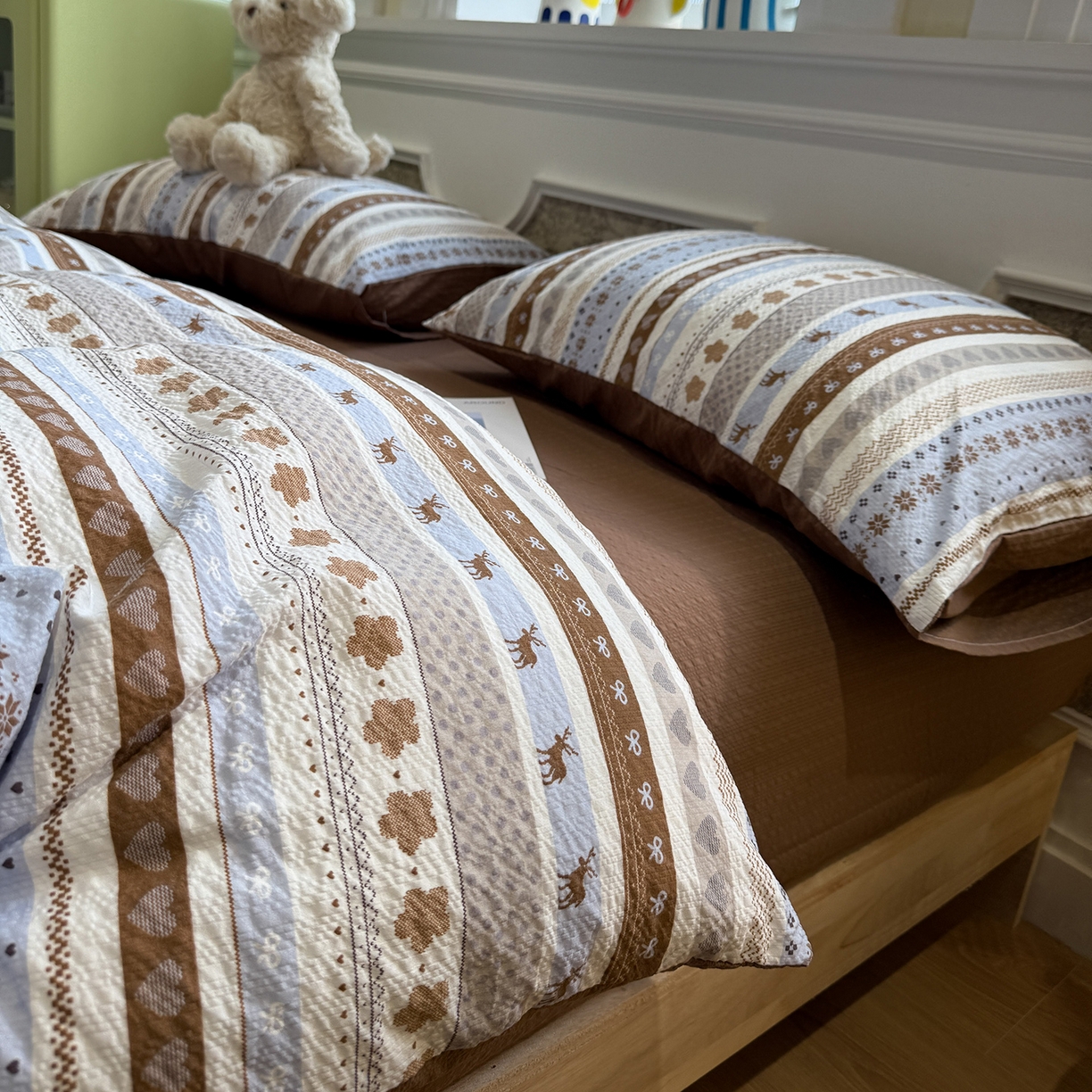 91家纺网 家纺一手货源 找家纺 盼季家纺 2026新款简单款105g泡芙棉印花四件套-费尔岛 费尔岛系列-晴空小狗