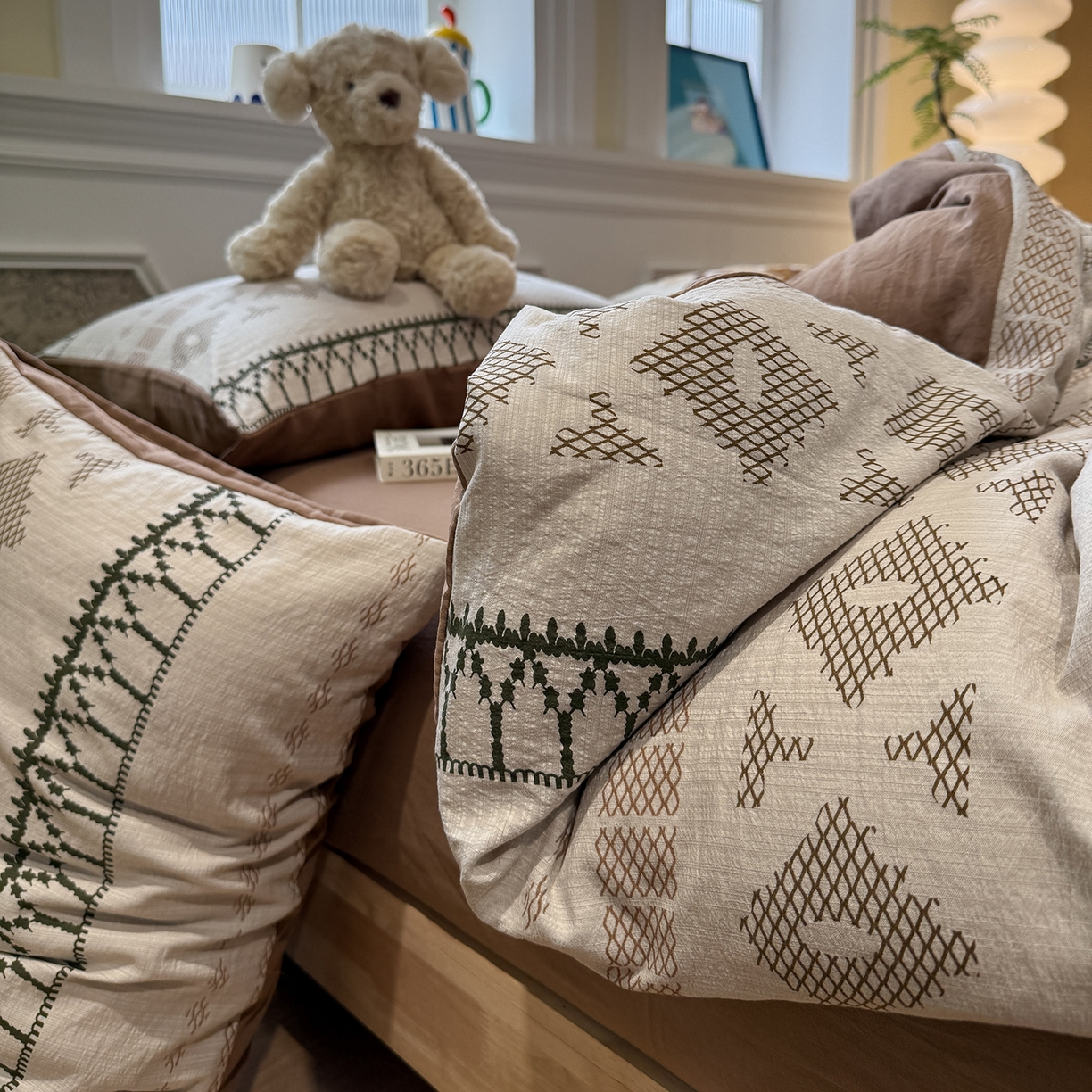 91家纺网 家纺一手货源 找家纺 盼季家纺 2026新款简单款105g泡芙棉印花四件套-费尔岛 费尔岛系列-米亚朵