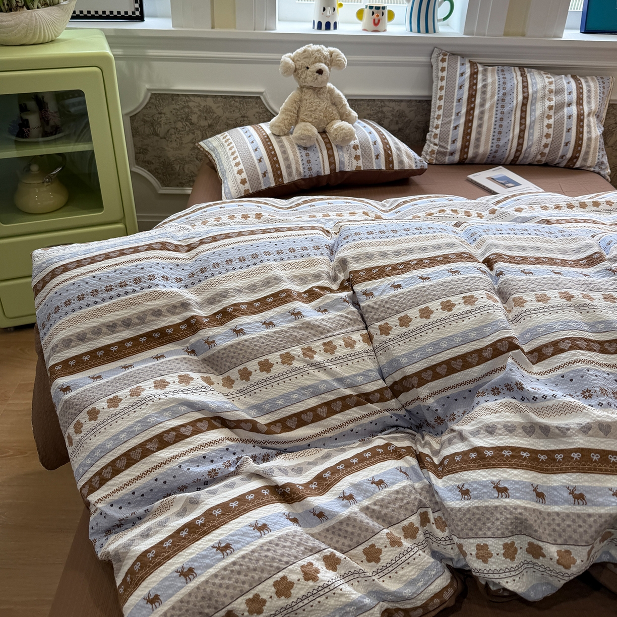 91家纺网 家纺一手货源 找家纺 盼季家纺 2026新款简单款105g泡芙棉印花四件套-费尔岛 费尔岛系列-晴空小狗