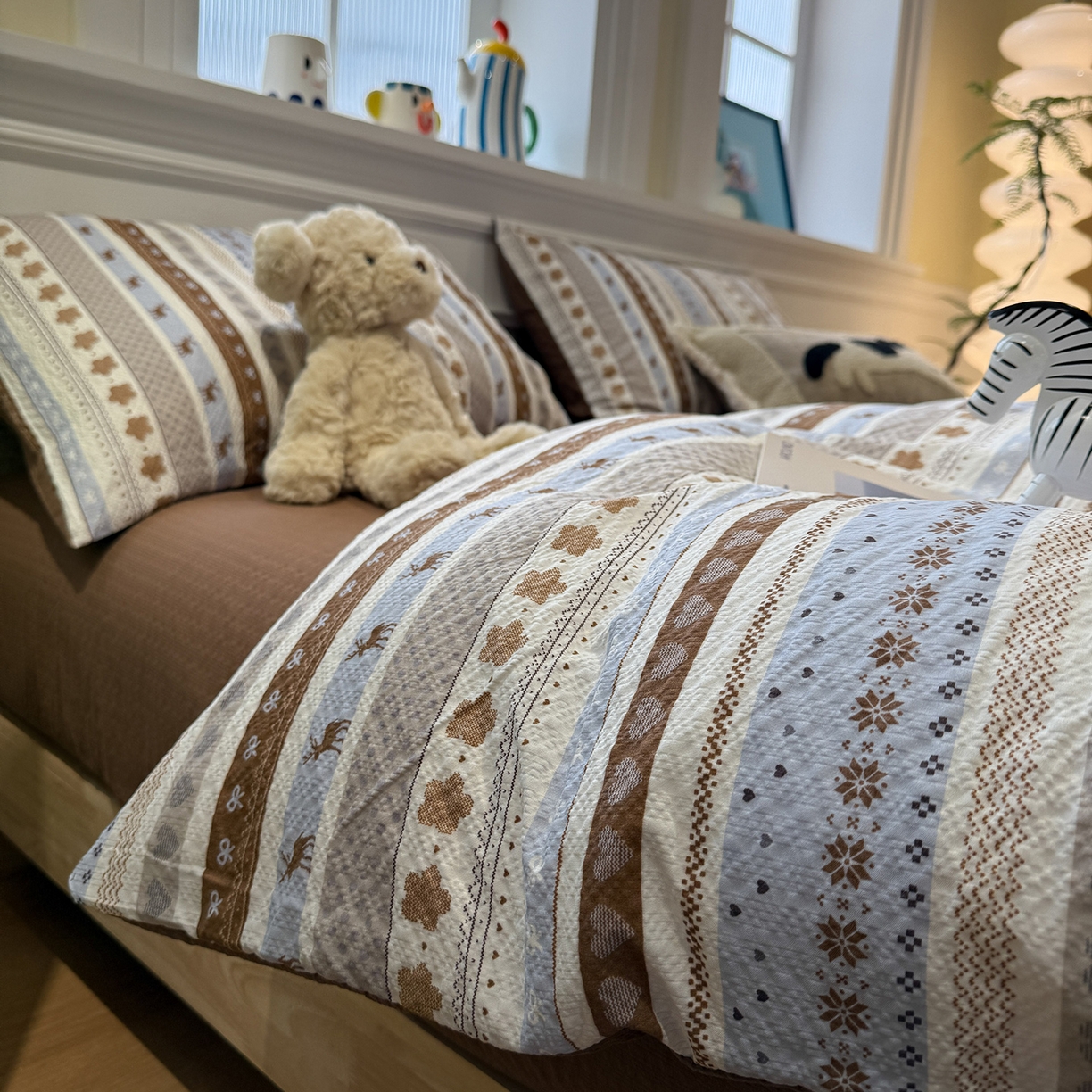 91家纺网 家纺一手货源 找家纺 盼季家纺 2026新款简单款105g泡芙棉印花四件套-费尔岛 费尔岛系列-晴空小狗