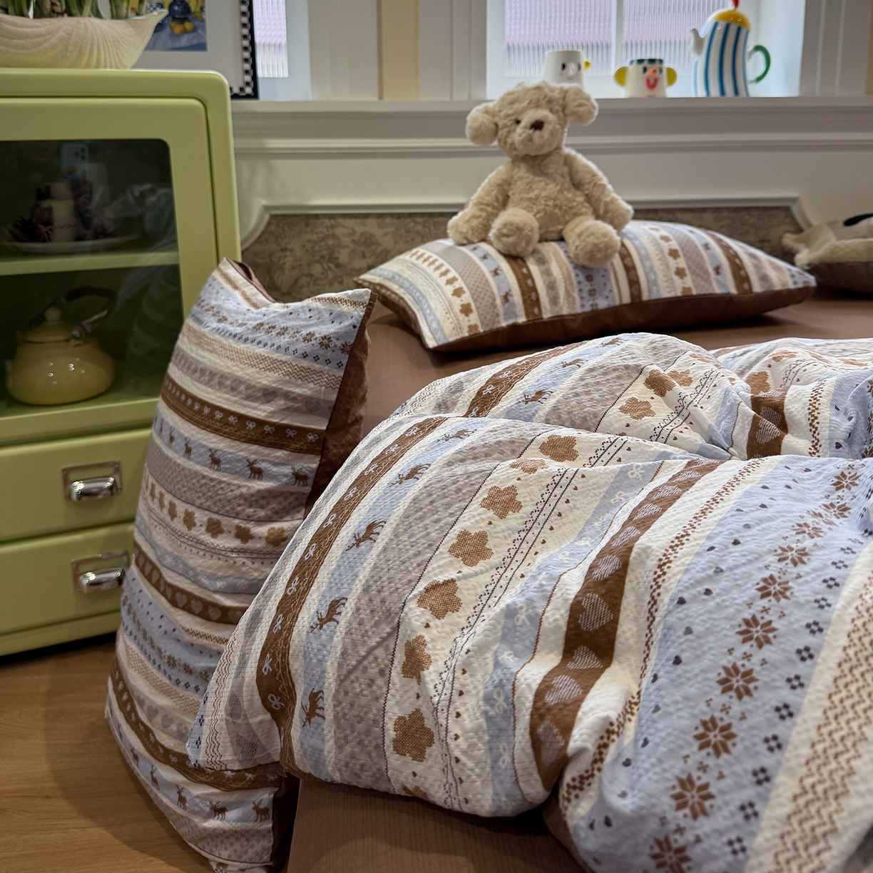 91家纺网 家纺一手货源 找家纺 盼季家纺 2026新款简单款105g泡芙棉印花四件套-费尔岛 费尔岛系列-晴空小狗