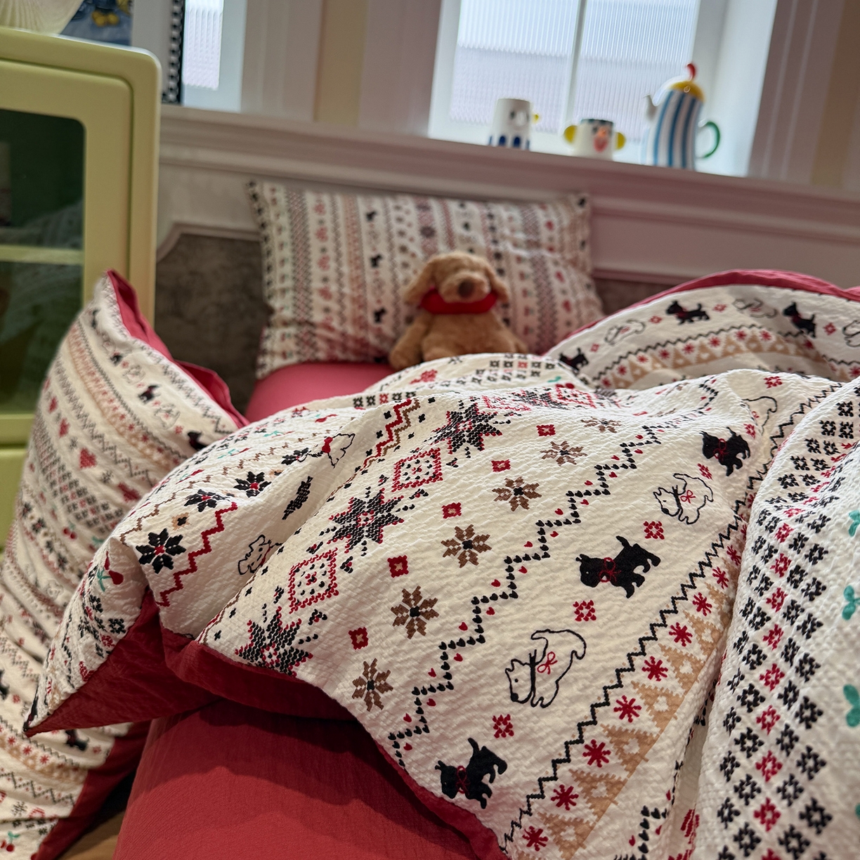 91家纺网 家纺一手货源 找家纺 盼季家纺 2026新款简单款105g泡芙棉印花四件套-费尔岛 费尔岛系列-酱子狗