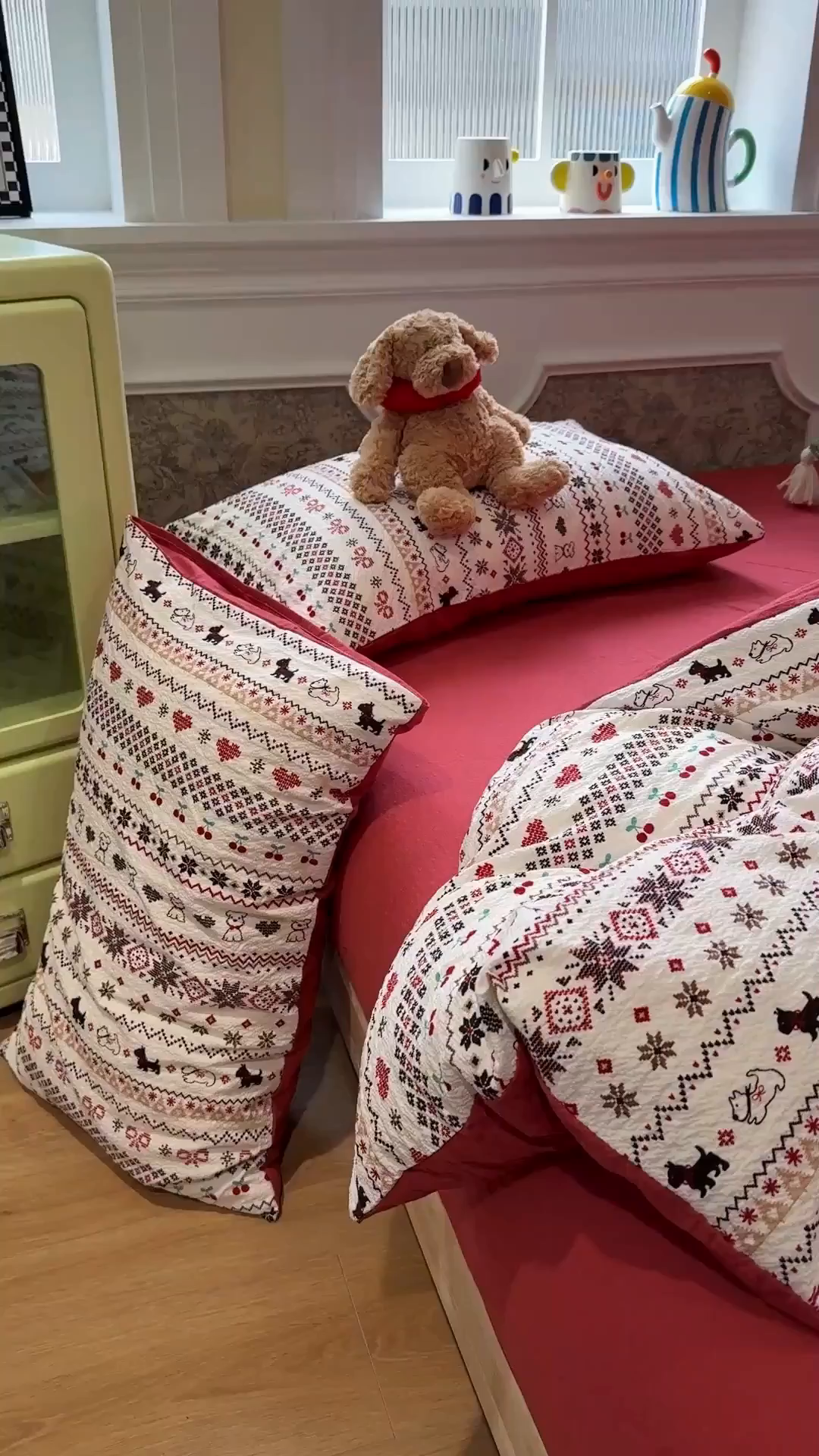 91家纺网 家纺一手货源 找家纺 盼季家纺 2026新款简单款105g泡芙棉印花四件套-费尔岛 费尔岛系列-酱子狗