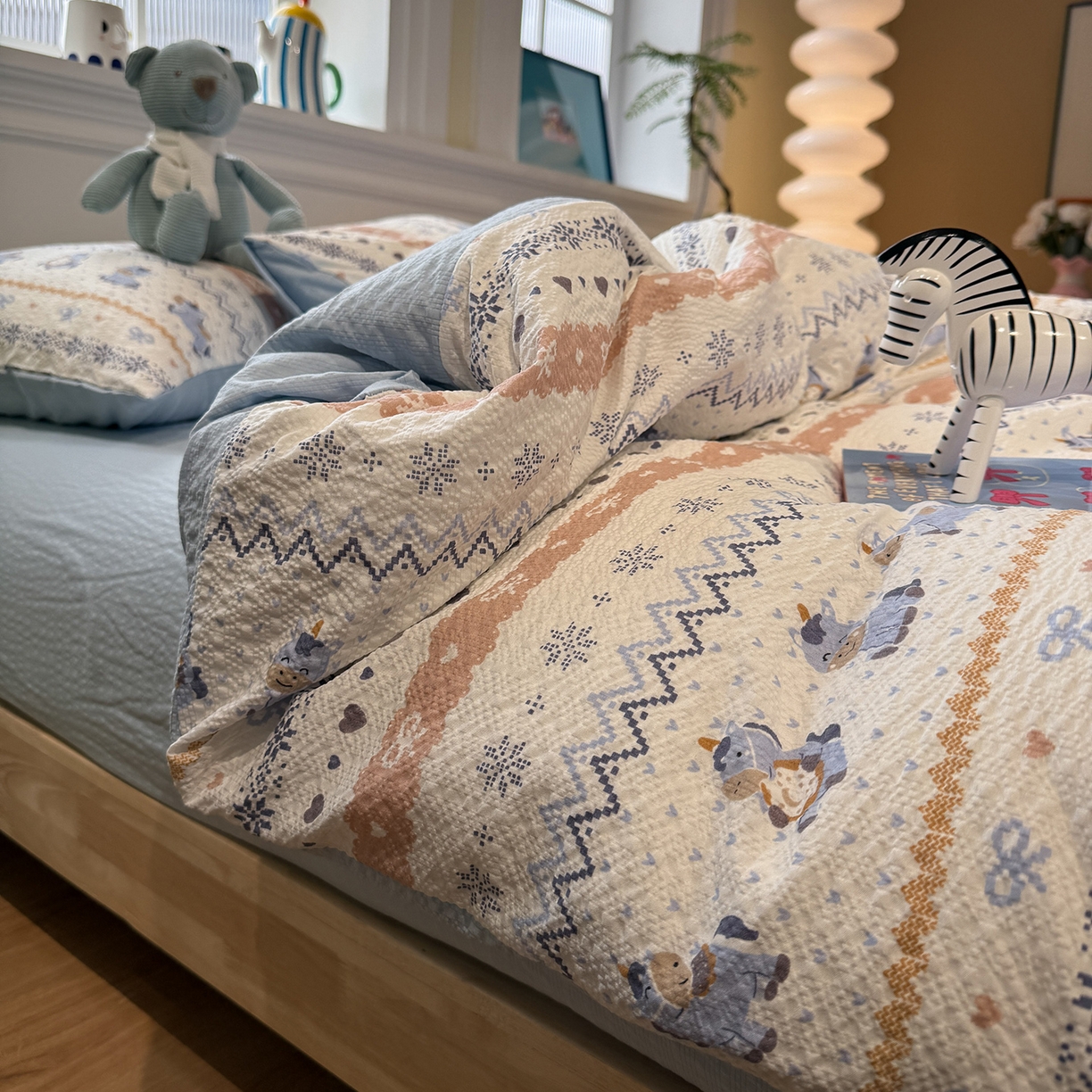 91家纺网 家纺一手货源 找家纺 盼季家纺 2026新款简单款105g泡芙棉印花四件套-费尔岛 费尔岛系列-马里奥