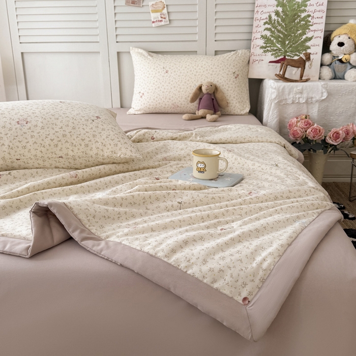 91家纺网 家纺一手货源 找家纺 盛凡家纺 2026新款小清新抗菌夏被夏凉被空调被被子被芯夏被四件套 花枝小兔