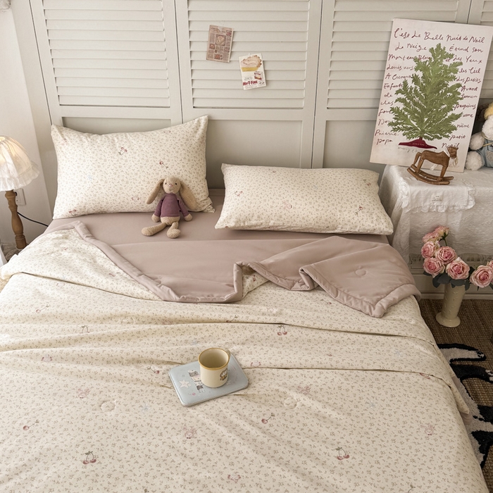 91家纺网 家纺一手货源 找家纺 盛凡家纺 2026新款小清新抗菌夏被夏凉被空调被被子被芯夏被四件套 花枝小兔