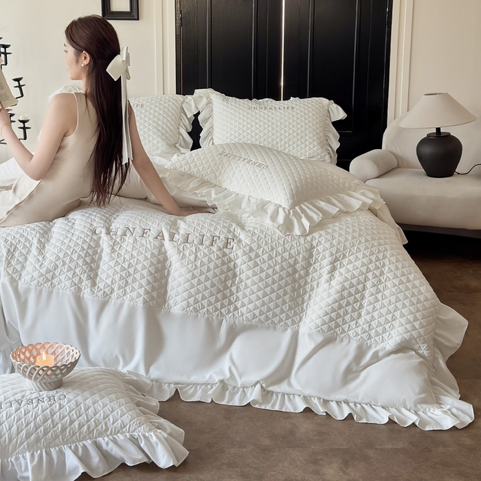 91家纺网 家纺一手货源 找家纺 豪美鑫 2026新款绗缝绣花四件套-可可小姐系列 可可小姐-奶白