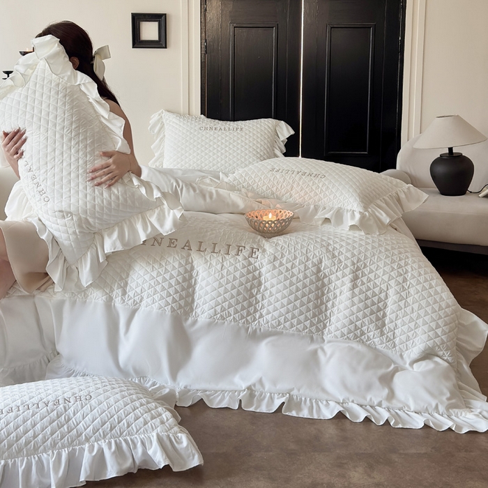 91家纺网 家纺一手货源 找家纺 豪美鑫 2026新款绗缝绣花四件套-可可小姐系列 可可小姐-奶白