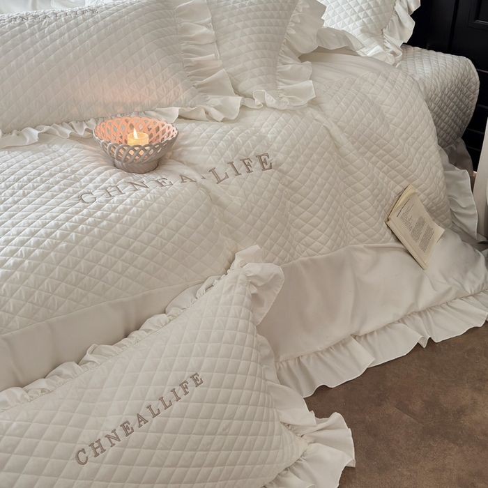 91家纺网 家纺一手货源 找家纺 豪美鑫 2026新款绗缝绣花四件套-可可小姐系列 可可小姐-奶白