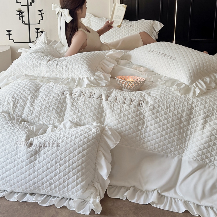 91家纺网 家纺一手货源 找家纺 豪美鑫 2026新款绗缝绣花四件套-可可小姐系列 可可小姐-奶白