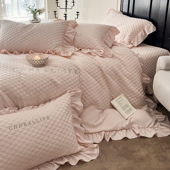 91家纺网 家纺一手货源 找家纺 豪美鑫 2026新款绗缝绣花四件套-可可小姐系列 可可小姐-玉粉