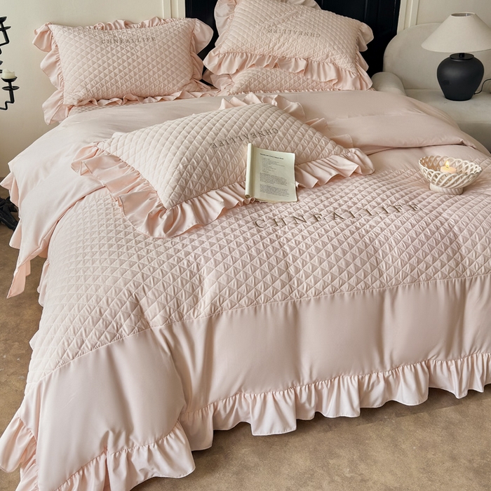 91家纺网 家纺一手货源 找家纺 豪美鑫 2026新款绗缝绣花四件套-可可小姐系列 可可小姐-玉粉