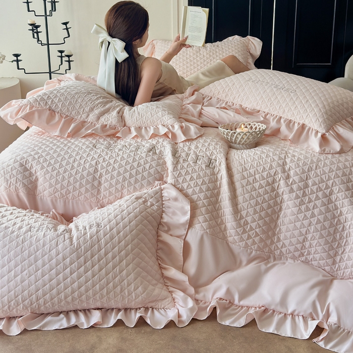 91家纺网 家纺一手货源 找家纺 豪美鑫 2026新款绗缝绣花四件套-可可小姐系列 可可小姐-玉粉