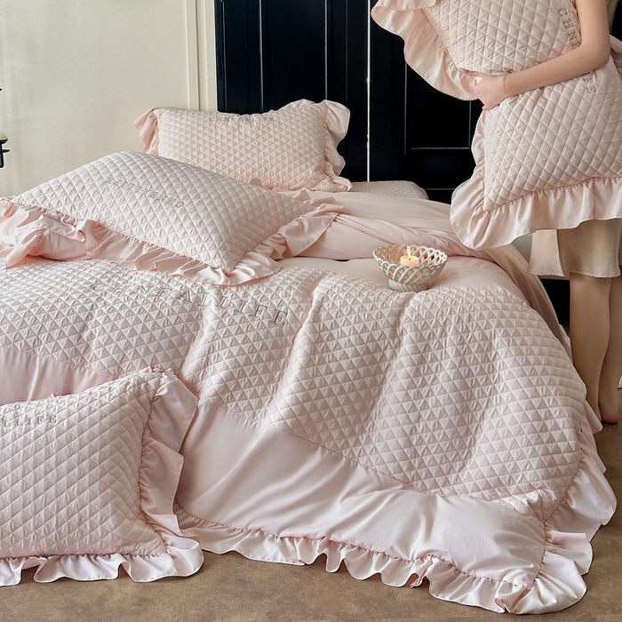 91家纺网 家纺一手货源 找家纺 豪美鑫 2026新款绗缝绣花四件套-可可小姐系列 可可小姐-玉粉