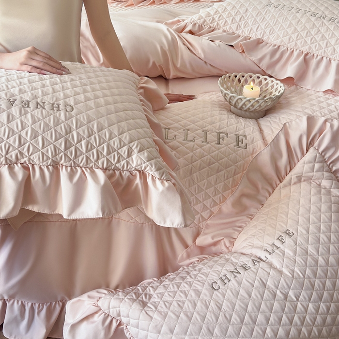 91家纺网 家纺一手货源 找家纺 豪美鑫 2026新款绗缝绣花四件套-可可小姐系列 可可小姐-玉粉