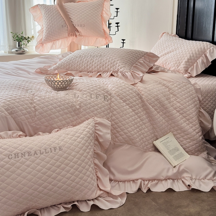 91家纺网 家纺一手货源 找家纺 豪美鑫 2026新款绗缝绣花四件套-可可小姐系列 可可小姐-玉粉