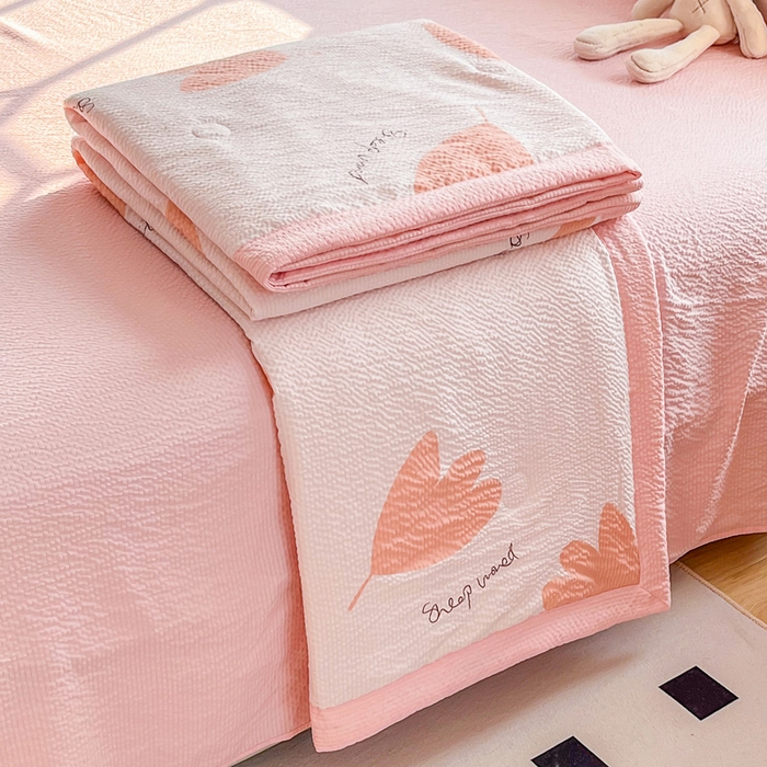 91家纺网 家纺一手货源 找家纺 默忆 2026新款A类泡泡棉夏被泡芙棉印花夏被四件套空调被夏凉被 缤纷树叶