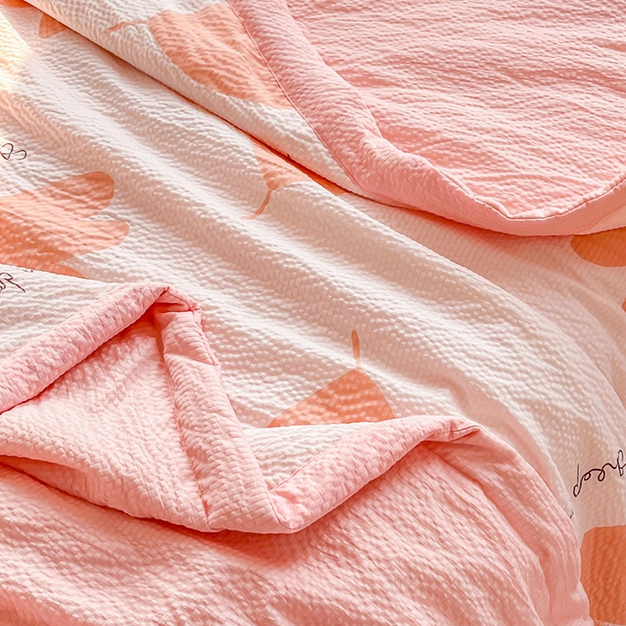 91家纺网 家纺一手货源 找家纺 默忆 2026新款A类泡泡棉夏被泡芙棉印花夏被四件套空调被夏凉被 缤纷树叶