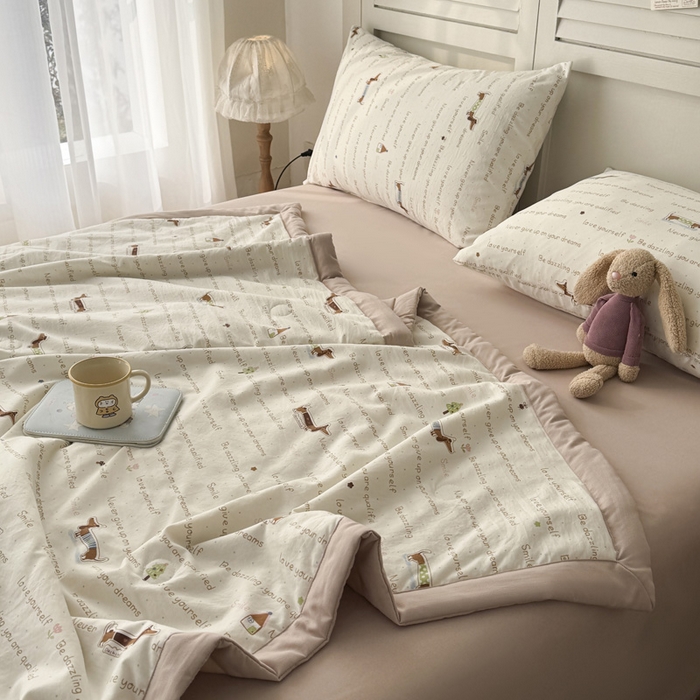 91家纺网 家纺一手货源 找家纺 盛凡家纺 2026新款小清新抗菌夏被夏凉被空调被被子被芯夏被四件套 腊肠狗狗