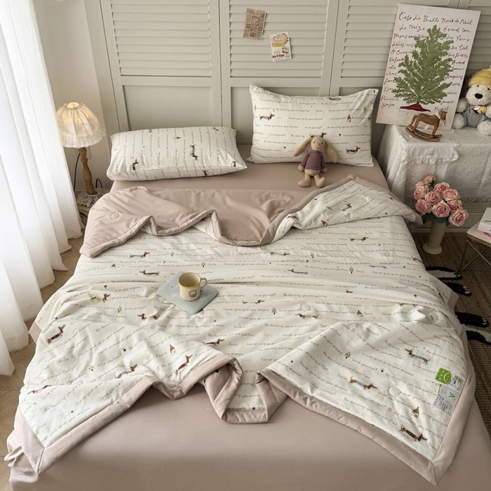 91家纺网 家纺一手货源 找家纺 盛凡家纺 2026新款小清新抗菌夏被夏凉被空调被被子被芯夏被四件套 腊肠狗狗