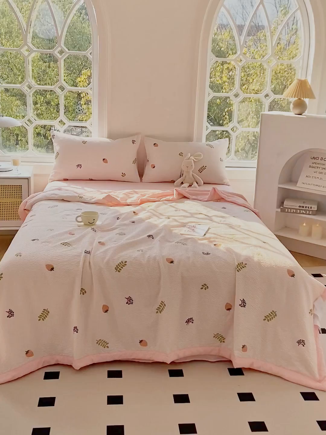 91家纺网 家纺一手货源 找家纺 默忆 2026新款A类泡泡棉夏被泡芙棉印花夏被四件套空调被夏凉被 夏日草莓