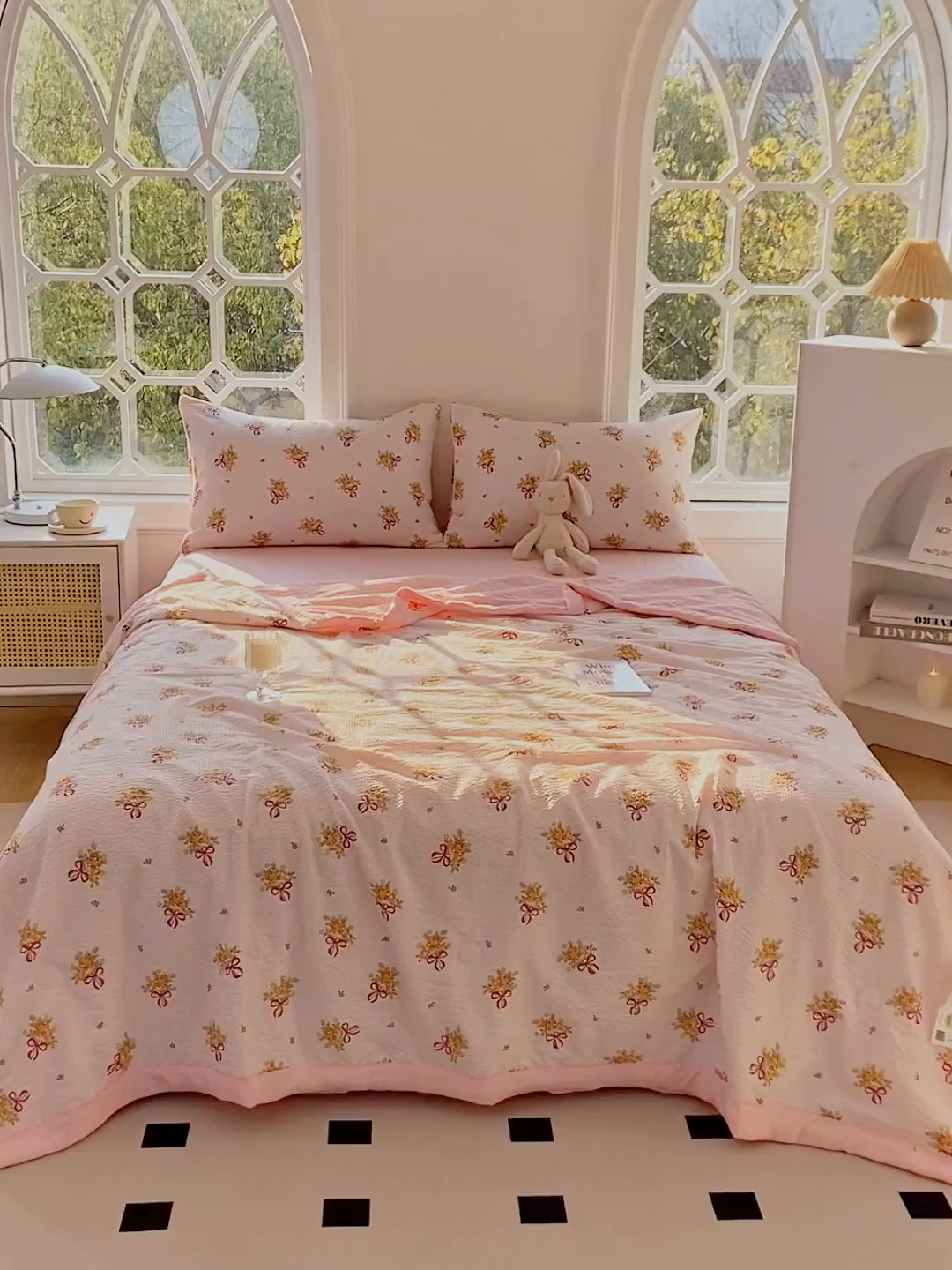 91家纺网 家纺一手货源 找家纺 默忆 2026新款A类泡泡棉夏被泡芙棉印花夏被四件套空调被夏凉被 手捧花粉