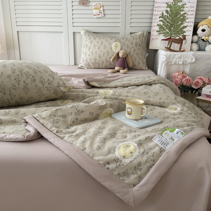 91家纺网 家纺一手货源 找家纺 盛凡家纺 2026新款小清新抗菌夏被夏凉被空调被被子被芯夏被四件套 林间花漾