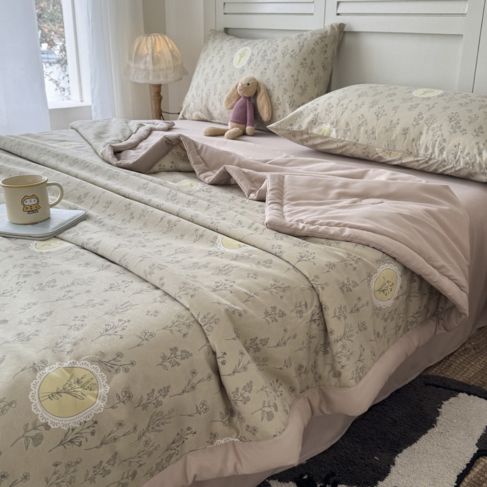 91家纺网 家纺一手货源 找家纺 盛凡家纺 2026新款小清新抗菌夏被夏凉被空调被被子被芯夏被四件套 林间花漾