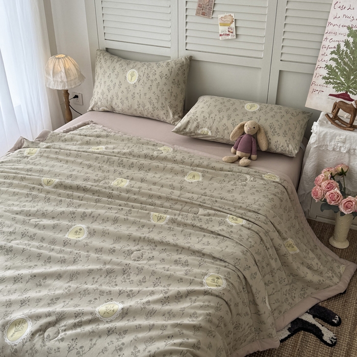 91家纺网 家纺一手货源 找家纺 盛凡家纺 2026新款小清新抗菌夏被夏凉被空调被被子被芯夏被四件套 林间花漾