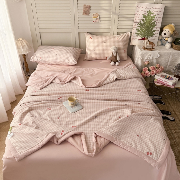 91家纺网 家纺一手货源 找家纺 盛凡家纺 2026新款小清新抗菌夏被夏凉被空调被被子被芯夏被四件套 奶油樱桃