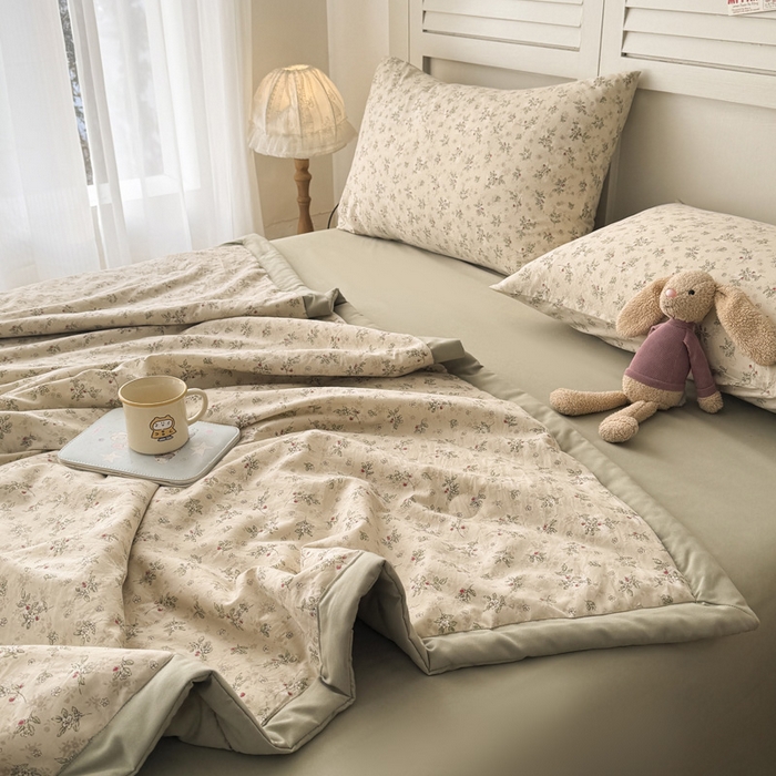 91家纺网 家纺一手货源 找家纺 盛凡家纺 2026新款小清新抗菌夏被夏凉被空调被被子被芯夏被四件套 浅夏栀眠