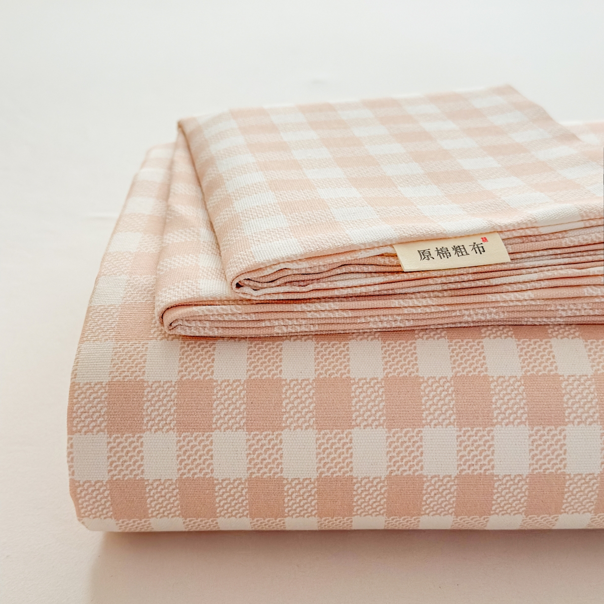 91家纺网 家纺一手货源 找家纺 爱彼家纺 2026新款无印格子分老粗布床单软凉席床单枕套三件套新升级细沙-格子系列一 格子咖