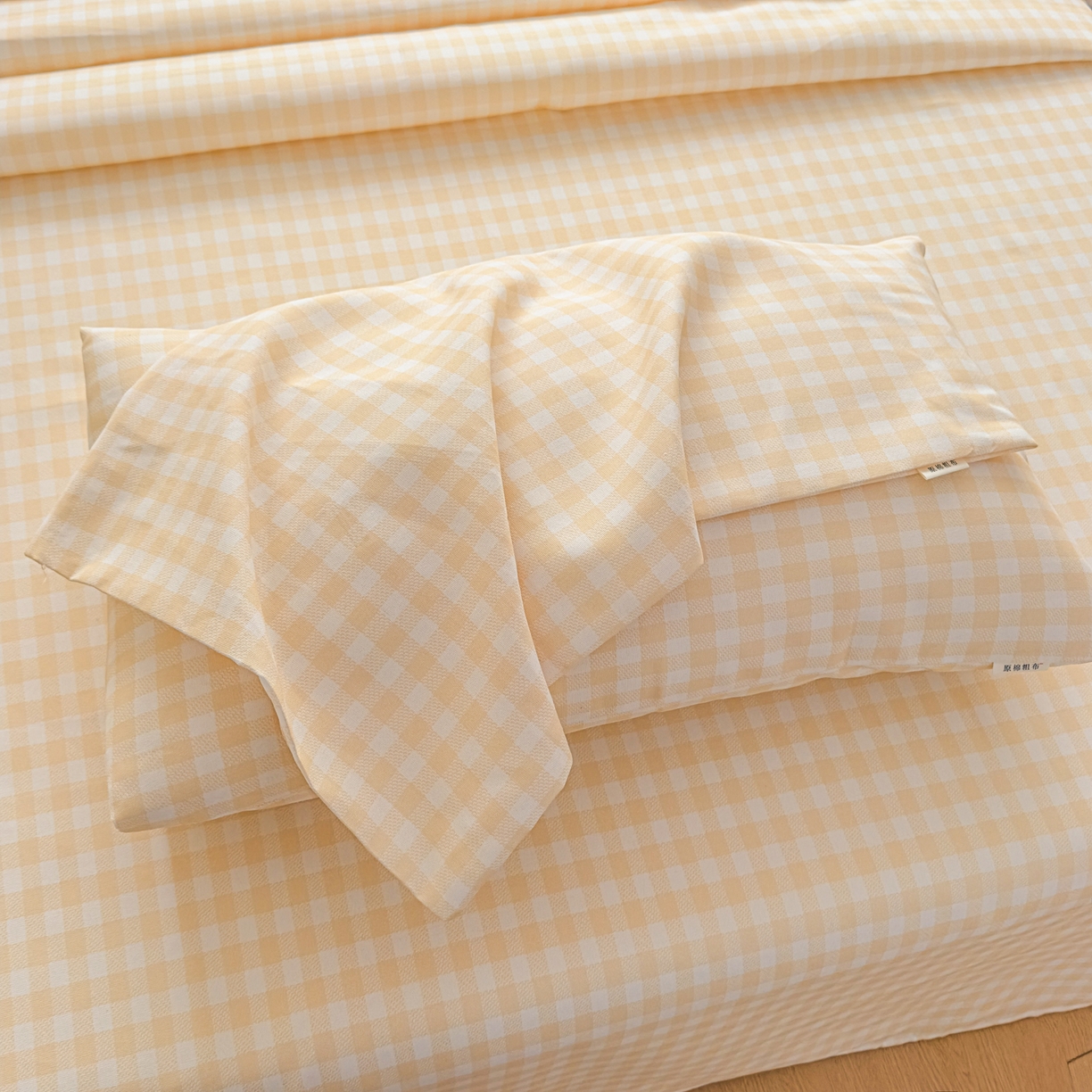 91家纺网 家纺一手货源 找家纺 爱彼家纺 2026新款无印格子分老粗布床单软凉席床单枕套三件套新升级细沙-格子系列一 格子黄