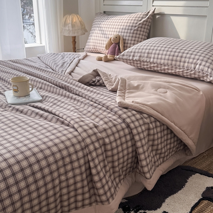 91家纺网 家纺一手货源 找家纺 盛凡家纺 2026新款小清新抗菌夏被夏凉被空调被被子被芯夏被四件套 晴窗格影