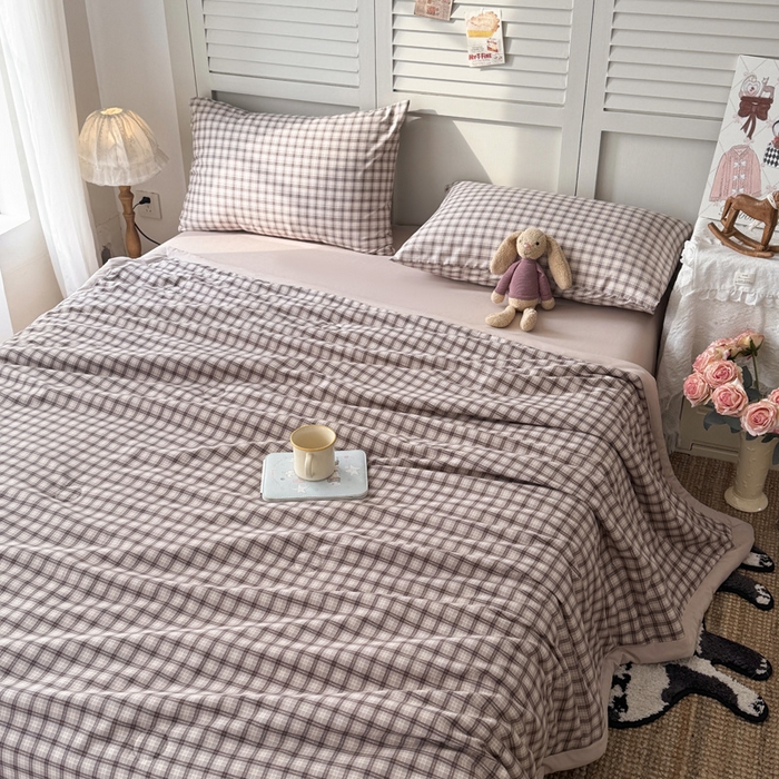 91家纺网 家纺一手货源 找家纺 盛凡家纺 2026新款小清新抗菌夏被夏凉被空调被被子被芯夏被四件套 晴窗格影