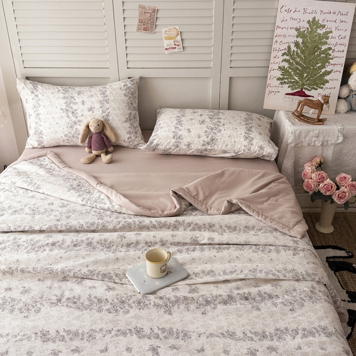 91家纺网 家纺一手货源 找家纺 盛凡家纺 2026新款小清新抗菌夏被夏凉被空调被被子被芯夏被四件套 晴窗花语