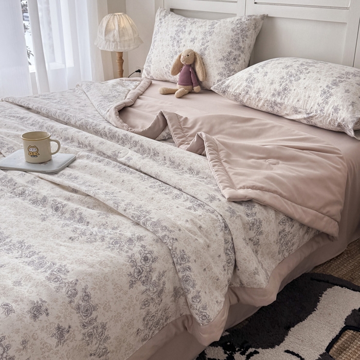 91家纺网 家纺一手货源 找家纺 盛凡家纺 2026新款小清新抗菌夏被夏凉被空调被被子被芯夏被四件套 晴窗花语