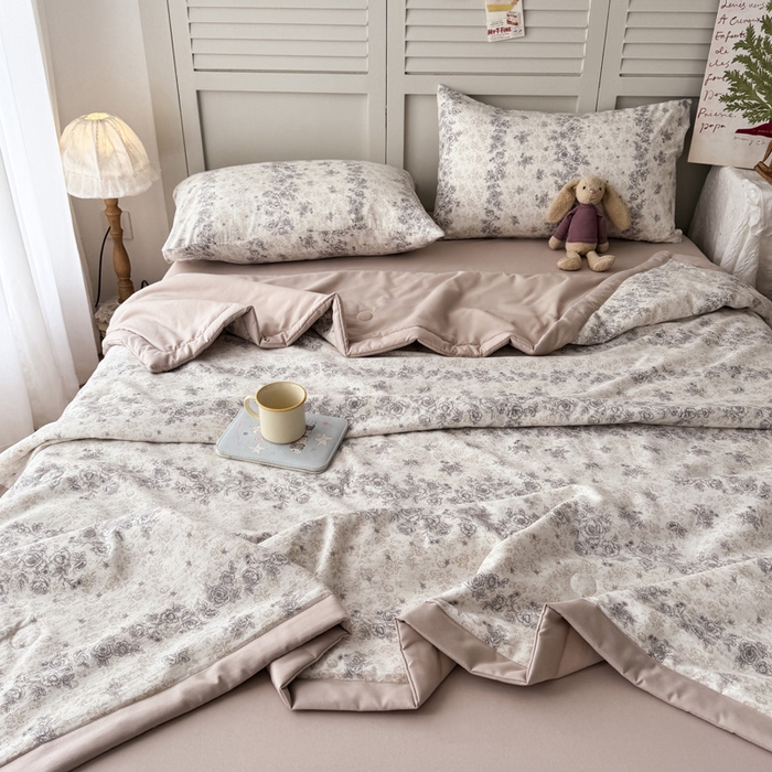 91家纺网 家纺一手货源 找家纺 盛凡家纺 2026新款小清新抗菌夏被夏凉被空调被被子被芯夏被四件套 晴窗花语