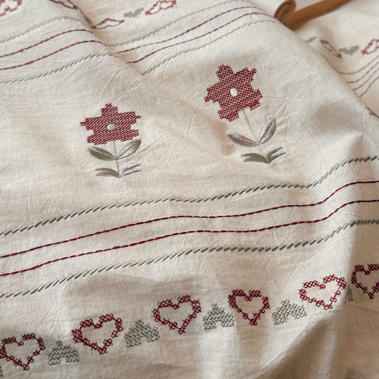 91家纺网 家纺一手货源 找家纺 （总）鹿班家居 2026春季新品色织棉麻精密刺绣四件套-花询见山（标准会员-20元)