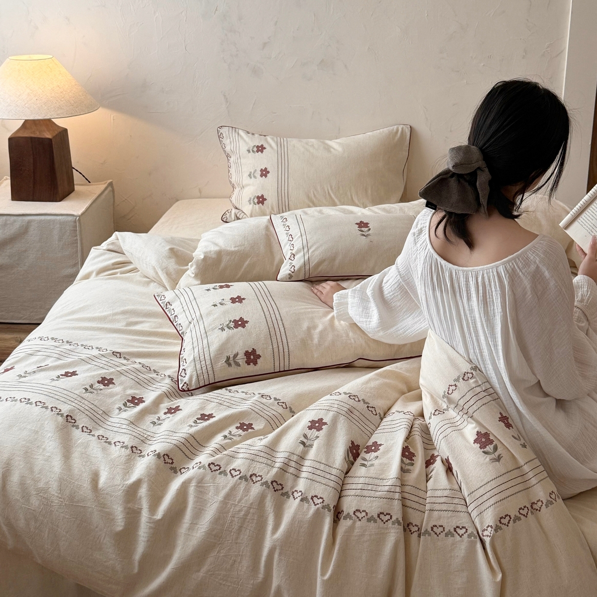 91家纺网 家纺一手货源 找家纺 （总）鹿班家居 2026春季新品色织棉麻精密刺绣四件套-花询见山（标准会员-20元)