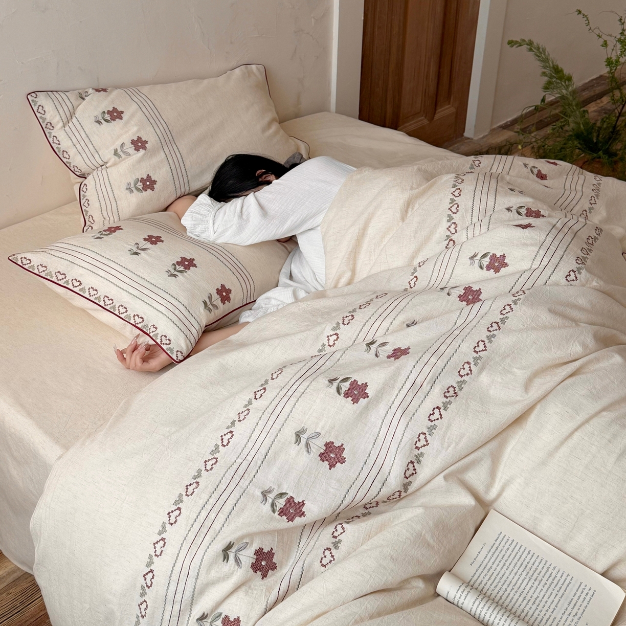 91家纺网 家纺一手货源 找家纺 （总）鹿班家居 2026春季新品色织棉麻精密刺绣四件套-花询见山（标准会员-20元)