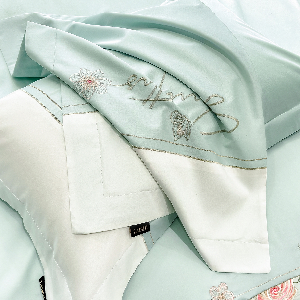 91家纺网 家纺一手货源 找家纺 （总）欣宜家纺 2026新款100支全棉纯棉50x50s埃及贡缎长绒棉刺绣绣花四件套-花开半夏系列