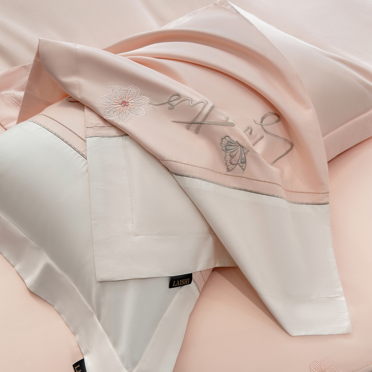 91家纺网 家纺一手货源 找家纺 欣宜家纺 2026新款100支全棉纯棉50x50s埃及贡缎长绒棉刺绣绣花四件套-花开半夏系列 花开半夏-轻奢粉