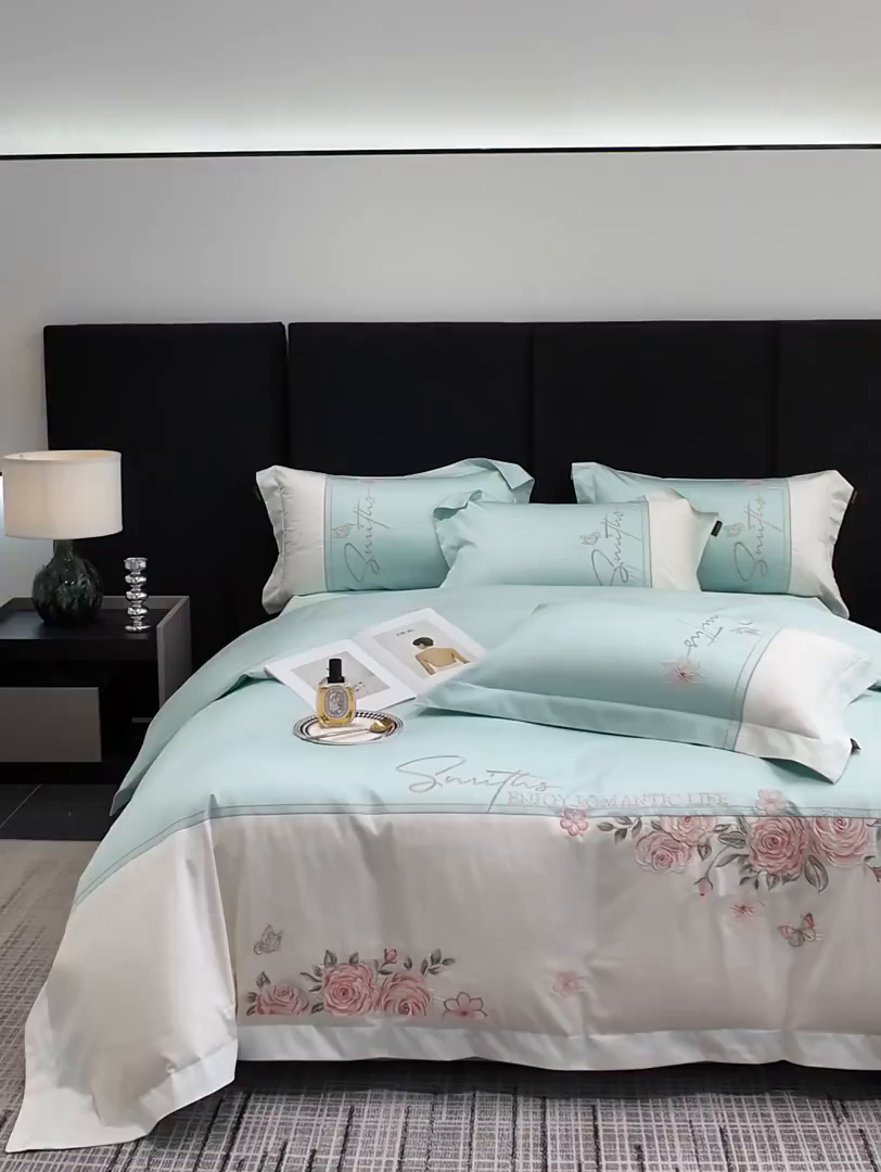 91家纺网 家纺一手货源 找家纺 （总）欣宜家纺 2026新款100支全棉纯棉50x50s埃及贡缎长绒棉刺绣绣花四件套-花开半夏系列