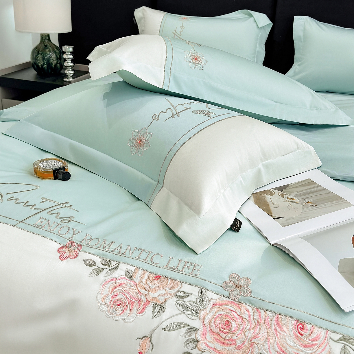 91家纺网 家纺一手货源 找家纺 欣宜家纺 2026新款100支全棉纯棉50x50s埃及贡缎长绒棉刺绣绣花四件套-花开半夏系列 花开半夏-绿野仙踪